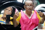 60 tuổi vẫn học cách bán hàng trên mạng: Từ người thợ cơ khí đến “gương mặt quen” của chợ đêm