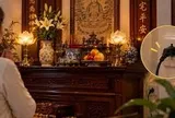 Dùng đèn điện trên bàn thờ, 3 vị trí gia chủ nên kiểm tra trước khi rời nhà