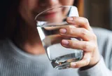 Muốn giữ thận khỏe, đừng bỏ qua 5 việc đơn giản sau khi thức dậy