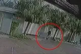 Bắt gặp vợ mình ngoại tình trong nhà nghỉ, người đàn ông bắn vào chân nhân tình của vợ rồi bỏ trốn