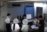 "Bí mật động trời" giấu trong túi quần phồng to của 2 kiều nữ