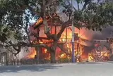 Vụ căn nhà bốc cháy dữ dội, 3 người trong gia đình tử vong: Công an lấy lời khai, khám nghiệm hiện trường