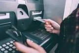 Đi rút tiền, tá hỏa phát hiện bao tải chứa 3,3 tỷ đồng bỏ quên ngay trên nóc ATM