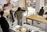 Clip cậu bé đập nát chiếc điện thoại ngay trước mặt mẹ gây xôn xao: Chủ cửa hàng kể lại toàn bộ câu chuyện
