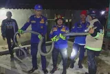 Hổ mang chúa dài 2,5 mét bò vào sân nhà dân, trèo lên yên xe máy gây hoảng loạn