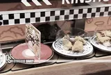 Hoảng hốt cảnh chuột sống chạy trên băng chuyền nhà hàng sushi nổi tiếng