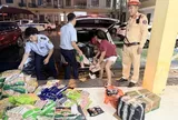 Công an kiểm tra ô tô của một phụ nữ, phát hiện sự thật "kinh hoàng" phía sau cốp