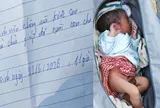 Bé sơ sinh bị bỏ lại ở chùa cùng lời nhắn đặc biệt từ người mẹ là sinh viên