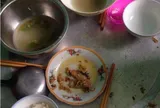 Ca làm kết thúc lúc 3 giờ sáng, người vợ chết lặng trước mâm cơm chồng "để phần"