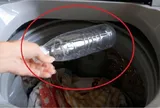 Thả 1 chai nhựa rỗng vào máy giặt, nhiều người bất ngờ vì quần áo ít xoắn rối, đỡ nhăn hơn hẳn
