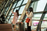 2 năm đổ mồ hôi nơi đất khách, tôi chết lặng nhìn diện mạo mới của vợ ở sân bay