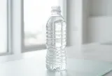 Vì sao hầu hết chai nước nhựa đều có gân nổi? Công dụng thực sự khiến nhiều người bất ngờ