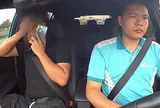 Nghe tin dữ từ quê nhà, người cha gục khóc trên taxi khiến nam tài xế Hà Nội nghẹn ngào