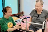 Ly hôn vẫn đón mẹ chồng cũ bị tai biến về chăm sóc, người phụ nữ 4 con chia sẻ: "Bà từng khiến hôn nhân tôi tan vỡ"