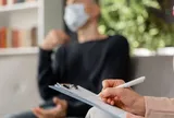 Người yêu mắc bệnh ở tuổi 40, tôi có nên rời đi để tìm hạnh phúc?