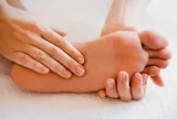 Bàn chân xuất hiện 5 dấu hiệu này, hãy đi khám sớm kẻo biến chứng nguy hiểm, chớ chủ quan