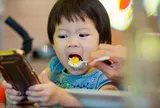 Cho trẻ xem điện thoại nhiều có hại thế nào? Chuyên gia chỉ ra loạt hệ lụy đáng lo
