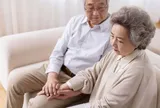 Trao hết tài sản cho con, vợ chồng gần 70 tuổi hối hận vì một quyết định