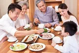 5 thói quen trong bữa tối âm thầm gây hại sức khỏe, nhiều người mắc phải mỗi ngày