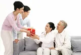 Báo hiếu thời hiện đại: Khi yêu thương không thể đo bằng tiền