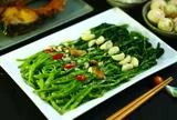 Rau muống xào tỏi nhiều người mê, nhưng 4 nhóm người nên tránh kẻo sức khỏe gặp rắc rối