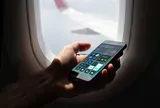 Vì sao phải bật chế độ máy bay khi đi máy bay? Sự thật không phải ai cũng biết