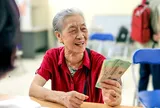 Bị hỏi “lương hưu mỗi tháng bao nhiêu?”, người EQ cao thường trả lời khéo léo theo cách này