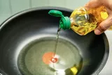 Dầu ăn mở nắp bao lâu nên dùng hết? Nhiều người đang bảo quản sai cách