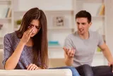 Chồng kiếm hàng trăm triệu mỗi tháng vẫn bắt vợ xin từng đồng tiền chợ