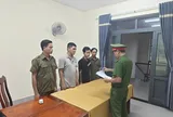 Khởi tố, bắt tạm giam hai gã trai "làm điều mờ ám" tại nhà riêng