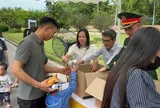 Ấm áp tình người bên Lăng Bác: 110.000 suất quà nghĩa tình dành tặng du khách