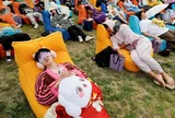 Khi ngủ cũng trở thành cuộc thi: Hàng trăm người trẻ tụ tập bên sông Hàn để "tìm lại giấc ngủ"
