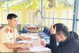 Mẹ bị phạt 9 triệu đồng sau khi "quý tử" 15 tuổi bốc đầu xe máy, quay video đăng mạng xã hội