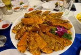 Loài tôm nhìn như “sinh vật lạ” dưới biển với hình dáng khiến ai cũng tò mò, chỉ xuất hiện ban đêm nhưng được săn mua với giá tới 1,5 triệu đồng/kg