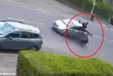 Clip: Đang bỏ chạy khỏi cảnh sát, nam thiếu niên bất ngờ đâm thẳng vào ô tô rồi tiếp tục gặp sự cố khó tin