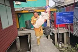 Sau “lời vẫy gọi” bí ẩn, người đàn ông tái mặt khi phát hiện thứ đáng sợ này trong căn nhà bỏ hoang