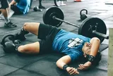 Người đàn ông nặng 175kg vừa tập tạ vài phút đã gục ngã, bác sĩ cảnh báo sai lầm này mà nhiều người giảm cân đang mắc phải