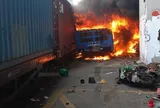 Đoàn tàu bất ngờ lao vào xe buýt giữa Bangkok, ngọn lửa bùng lên khiến nhiều người không kịp chạy thoát