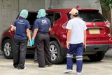 Kiểm tra chiếc ô tô đỏ đỗ ở bãi xe suốt nhiều ngày, cảnh tượng bên trong khiến nhiều người vội báo cảnh sát
