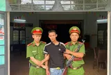 La hét, ném đá rồi chém hỏng xe máy hàng xóm, Nguyễn Văn Phước (SN 2007) bị bắt