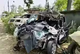 Chiếc ô tô biến dạng sau cú tông vào xe tải lúc rạng sáng, 4 người tử vong thương tâm: Liệu tài xế có ngủ gật?