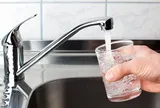 Bị khách sạn từ chối phục vụ nước uống từ vòi, người phụ nữ đòi bồi thường hơn 80 triệu đồng vì lý do này