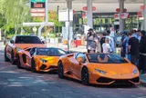 Ngôi làng được ví như "thiên đường của giới nhà giàu": Bước ra đường là gặp siêu xe, hàng xóm toàn triệu phú và cầu thủ nổi tiếng