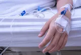 Bác sĩ nói bệnh nhân nguy kịch nhưng AI lại không ưu tiên: Người phụ nữ 32 tuổi tử vong thương tâm sau gần 5 ngày chờ đợi