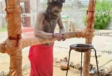 Thề không ngồi, không nằm suốt 12 năm, nhà sư này khiến nhiều người sửng sốt với đôi chân biến dạng