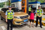 Lái ô tô một mình suốt 6 giờ trên cao tốc, cậu bé 12 tuổi khiến cảnh sát ngỡ ngàng với lời giải thích khi bị chặn lại