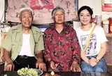 Giúp một cụ ông lạ mặt trên tàu điện, cô gái trẻ không ngờ suốt 8 năm sau vẫn đều đặn nhận những món quà đặc biệt này