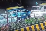 Camera ghi lại cảnh nam công nhân bất ngờ ngã gục sau khi chạm phải một nguồn điện khi đang thi công, cái kết khiến nhiều người xót xa