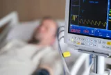 Người đàn ông suýt mất mạng sau khi nôn ra hơn 2 lít máu, bác sĩ chỉ ra bệnh lý hiếm gặp có thể xuất hiện mà không có dấu hiệu báo trước