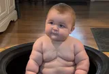 Mới 8 tháng tuổi đã nặng hơn 15 kg, cậu bé khiến bố mẹ phải chi cả trăm triệu đồng vì lớn nhanh ngoài sức tưởng tượng